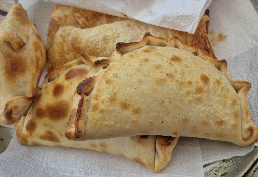 Massa Crítica - Empanadas de pino y queso en Limache